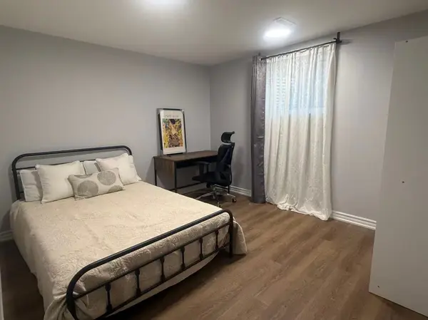 Mississauga, ON L5K 2G3,2482 Robin DR