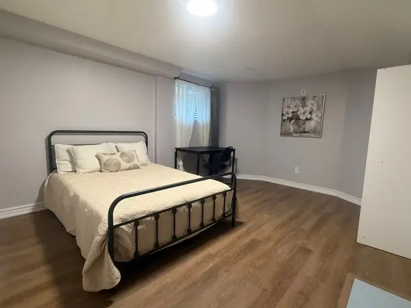 Mississauga, ON L5K 2G3,2482 Robin DR