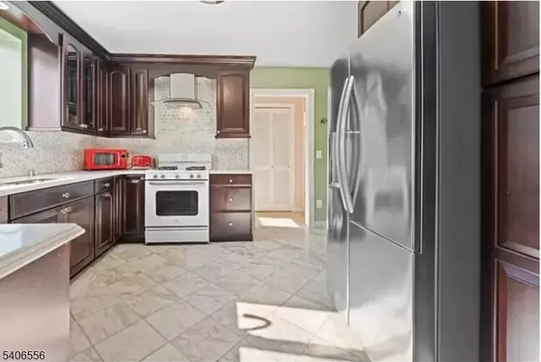 Raritan Boro, NJ 08869,107 Thompson St