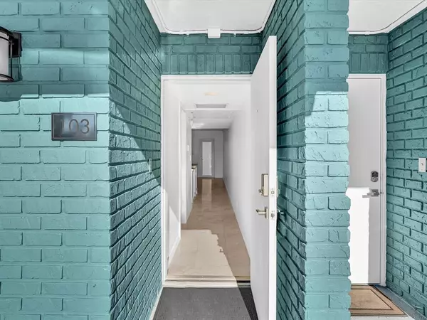 Fort Lauderdale, FL 33305,801 NE 18th Ct #103