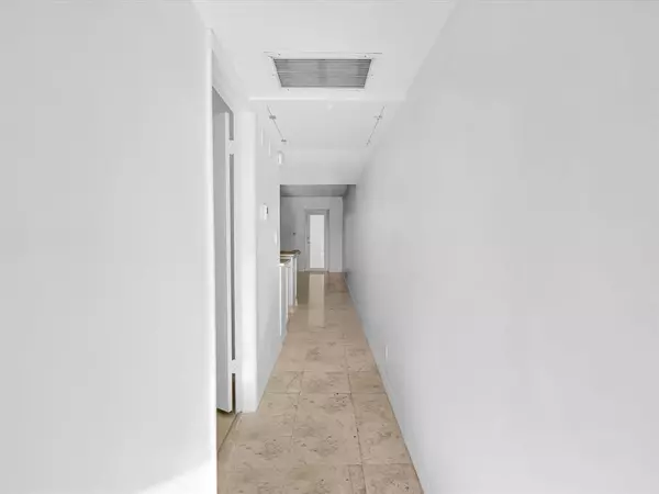 Fort Lauderdale, FL 33305,801 NE 18th Ct #103