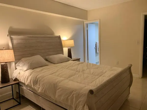 Sunny Isles Beach, FL 33160,250 181st Dr #406