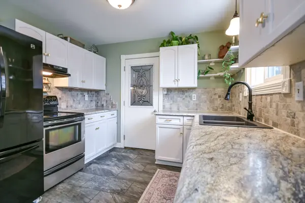 Springwater, ON L0L 1P0,6 Glenview AVE