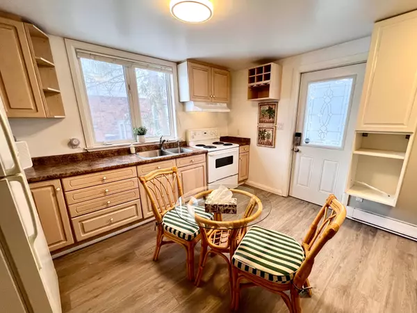 Barrie, ON L4M 1V6,32 Penetang ST #2