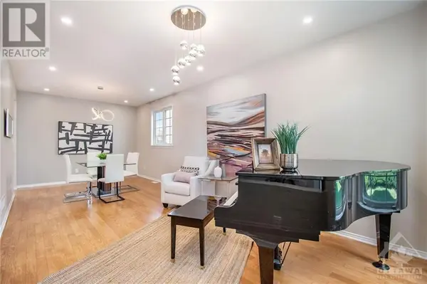 Barrhaven, ON K2J 5S9,208 Kinloch CT