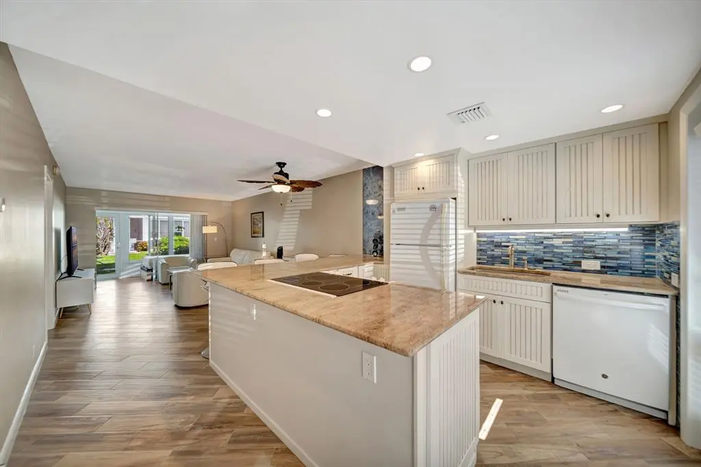 Lauderdale By The Sea, FL 33062,1461 S Ocean Blvd #110