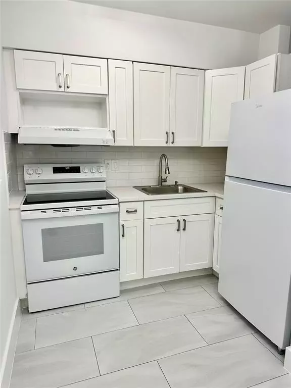 Fort Lauderdale, FL 33334,1440 NE 50th Ct #3