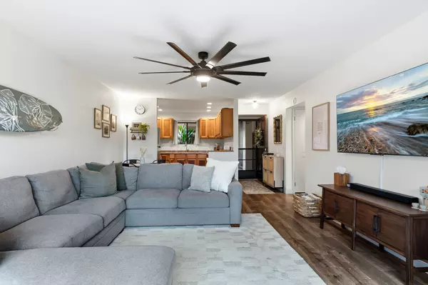 Kailua Kona, HI 96740,75-5863 KUAKINI HIGHWAY #104