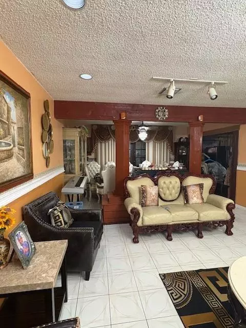 Miami, FL 33189,9281 Martinique Dr