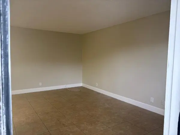 Sunrise, FL 33313,5811 NW 17th Pl #J