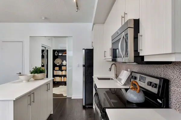 Toronto W07, ON M8Z 0E1,760 The Queensway N/A #401