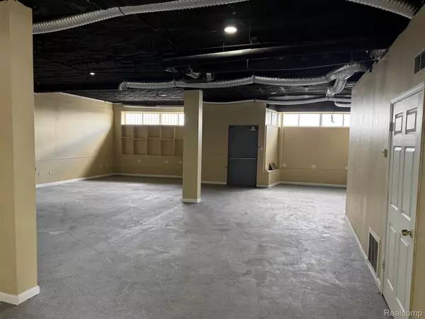 Detroit, MI 48228,8611-8613 SOUTHFIELD FREEWAY FWY