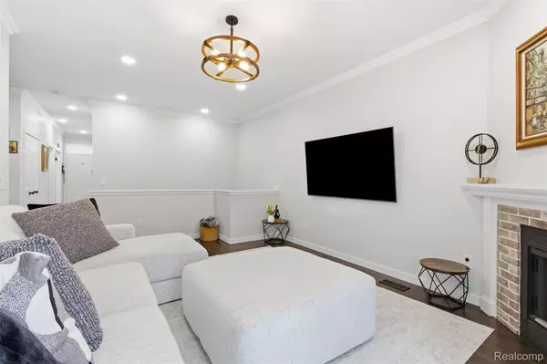 Novi, MI 48377,41867 Cantebury DR