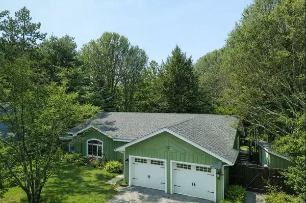 33 Meadow Heights DR, Bracebridge, ON P1L 1A2