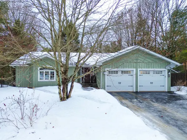 Bracebridge, ON P1L 1A2,33 Meadow Heights DR
