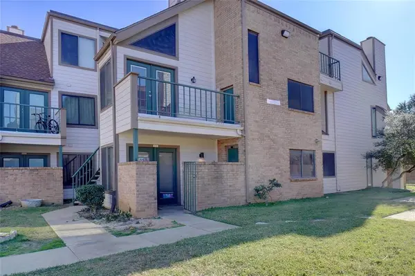 2300 Balsam Drive #G206, Arlington, TX 76006