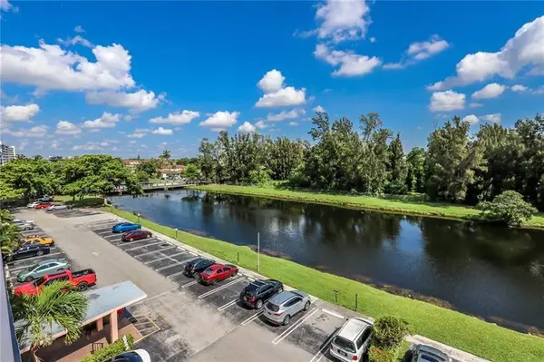 North Miami Beach, FL 33160,16465 NE 22nd Ave #105