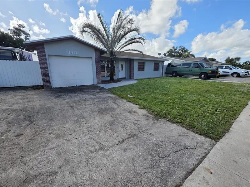 9410 NW 14th St, Pembroke Pines, FL 33024
