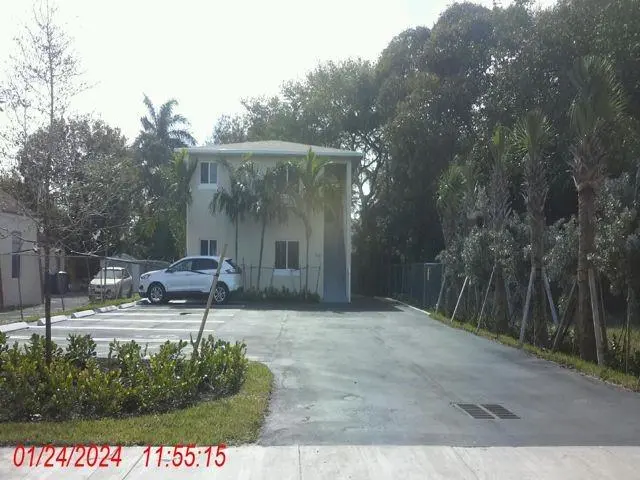 Fort Lauderdale, FL 33311,816 NW 3rd St #1