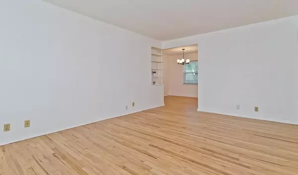 Dallas, TX 75218,11717 Fernald Avenue