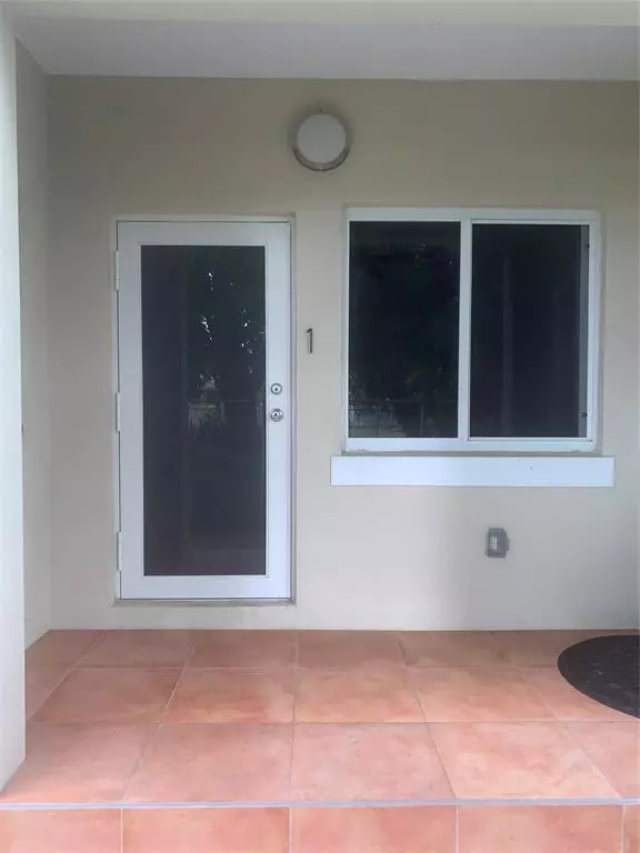 Fort Lauderdale, FL 33311,816 NW 3rd St #1