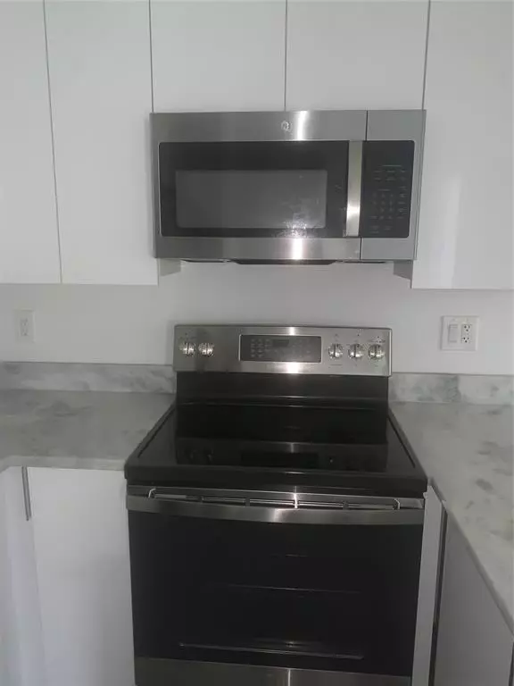 Fort Lauderdale, FL 33311,816 NW 3rd St #1