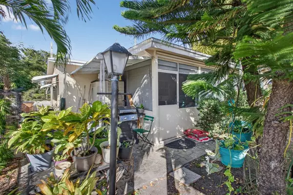 Deerfield Beach, FL 33064,910 NW 49th Ct