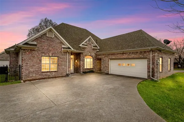 Quinlan, TX 75474,301 N Elm