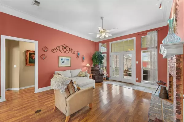 Quinlan, TX 75474,301 N Elm