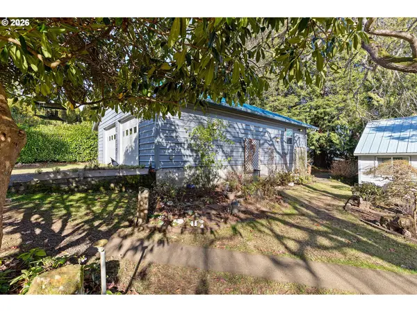 2032 SE GARDEN WAY, Waldport, OR 97394