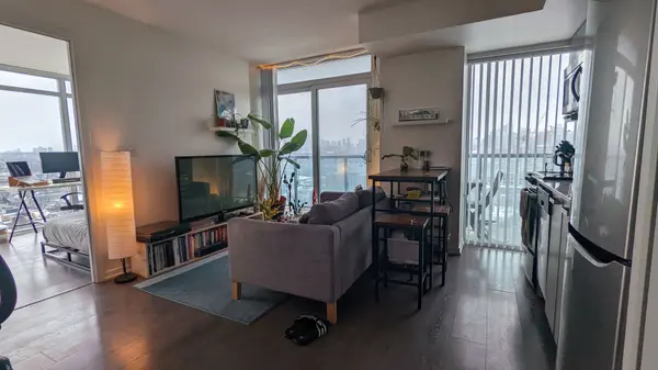 Toronto C01, ON M6J 0C7,36 Lisgar ST #2020E