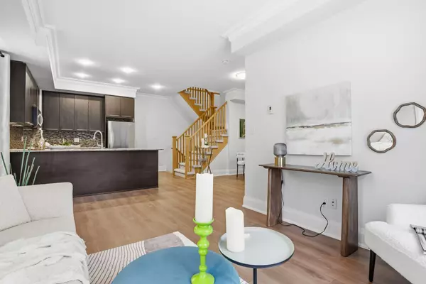 Toronto C14, ON M2N 2T5,9 Oakburn CRES #Th30