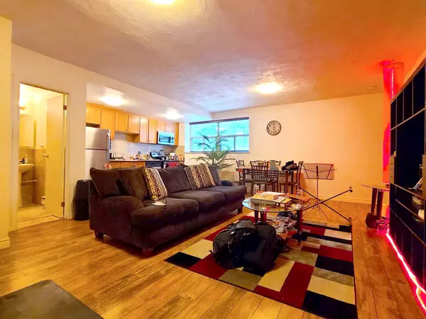 Toronto E04, ON M1R 1S1,1751 Victoria Park AVE #107