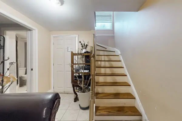 Toronto E09, ON M1G 1M5,10 Shoreland CRES #B2