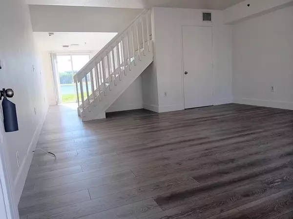 Weston, FL 33326,150 Riviera Cir