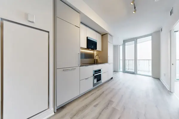 Mississauga, ON L5A 4C6,1 Fairview RD E #810