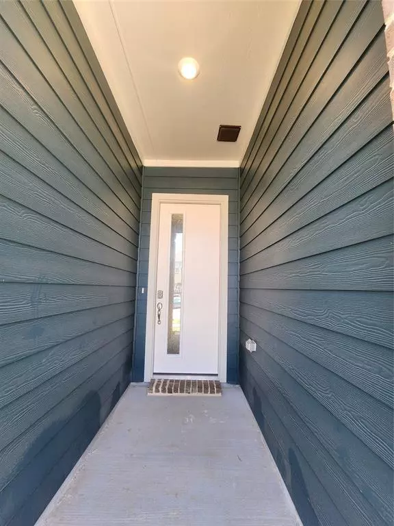 Denton, TX 76205,1521 Razorbill Road