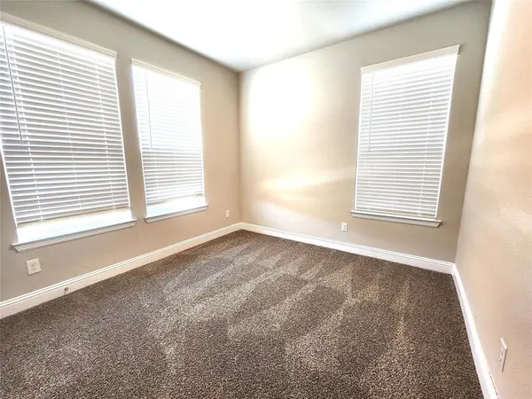 Denton, TX 76205,1521 Razorbill Road