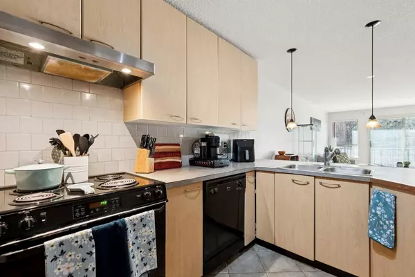 Calgary, AB T3E 7M7,5115 Richard RD SW #204