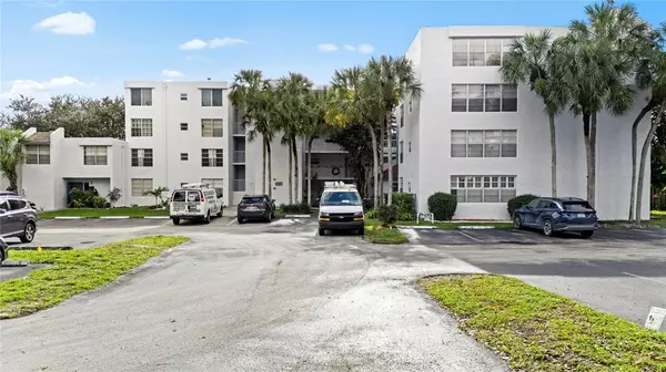 Davie, FL 33324,9470 Live Oak Pl #409