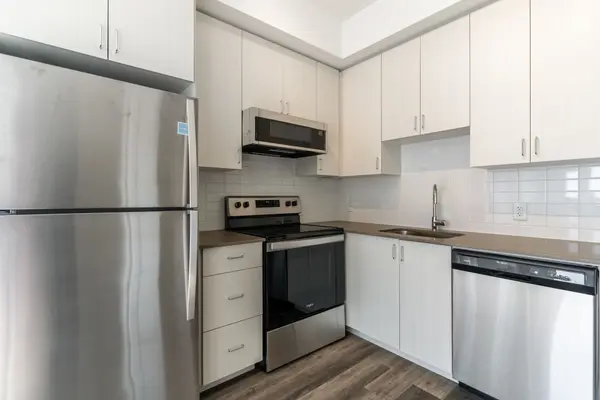 Barrie, ON L4N 9C6,430 Essa RD #420