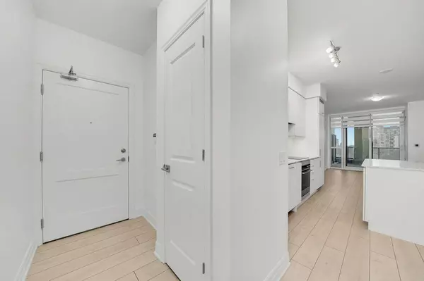 Mississauga, ON L5A 4C3,30 Elm DR W #306