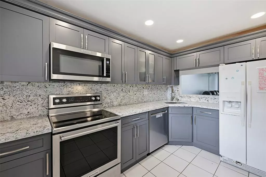 Plantation, FL 33313,7500 NW 17th St #110