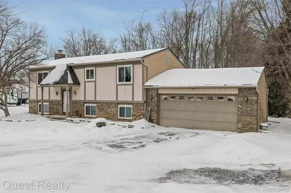 Commerce Twp, MI 48382,9580 Chaumont DR