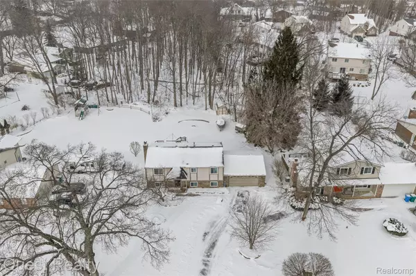 Commerce Twp, MI 48382,9580 Chaumont DR