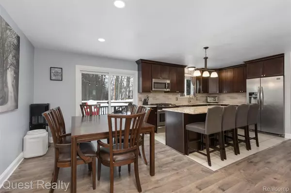 Commerce Twp, MI 48382,9580 Chaumont DR