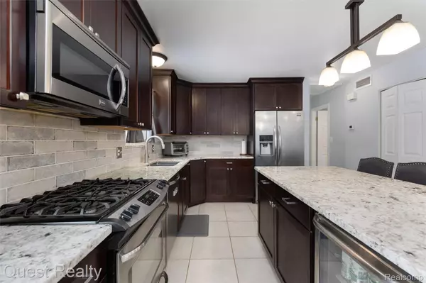 Commerce Twp, MI 48382,9580 Chaumont DR