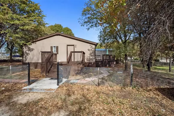 Azle, TX 76020,353 Prairie Lane