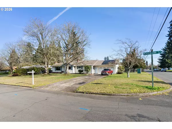 Salem, OR 97317,894 MEADOWLAWN DR SE