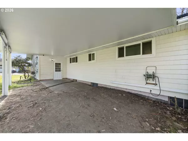 Salem, OR 97317,894 MEADOWLAWN DR SE